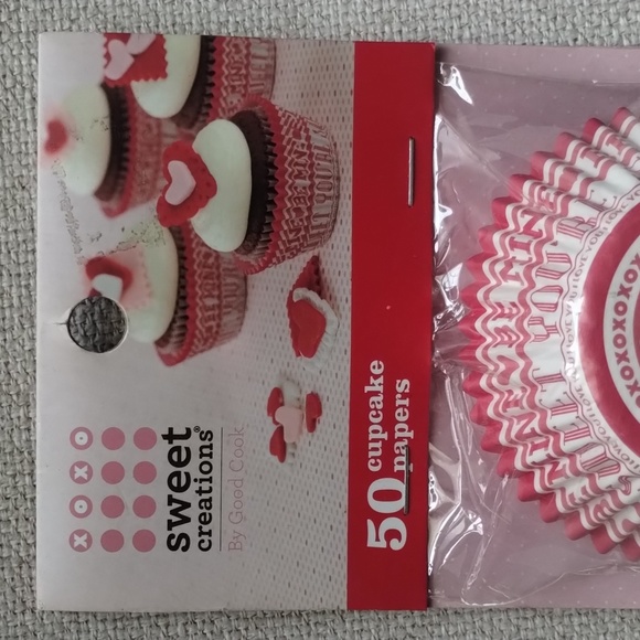 Sweet Creations Heart Be Mine Valentine Baking Cupcakes Liners 50 CT New - Picture 4 of 7